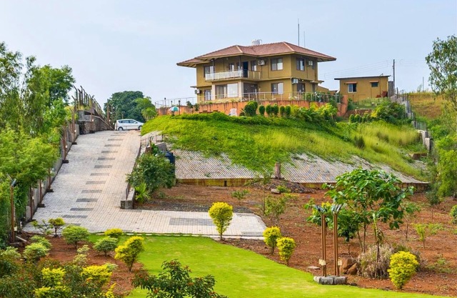 Lily Villa, Igatpuri by Ebony Stays | Cosy 6 BHK with Mountain Views