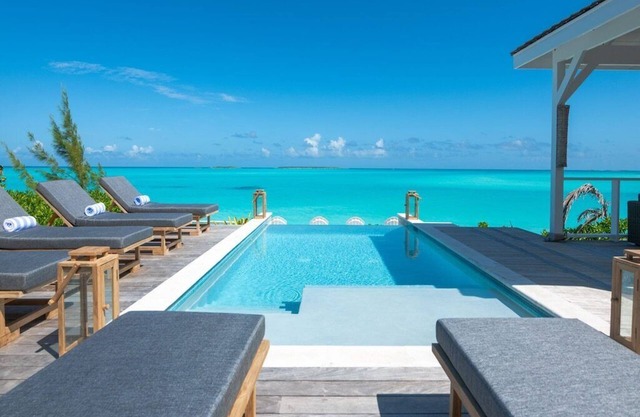 Limited-time chance! Bajamar: Beachfront 5BR Villa w/pool