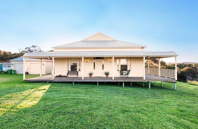 Linen, WiFi, Family Homestead, Wood Fireplace, River, Deck