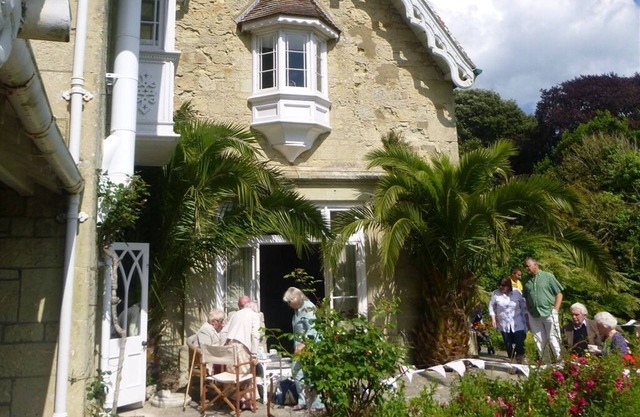 Lisle Combe
