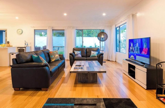 Little Hamptons Beachside Retreat near Town Centre