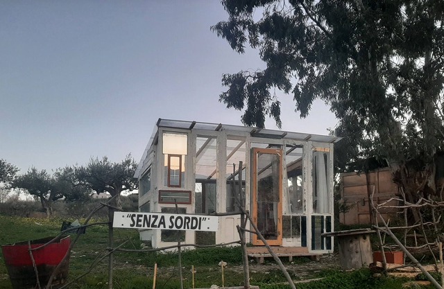 Little house on Sicilian prairie, supper included