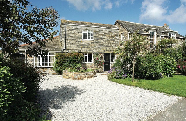 LITTLE PITYME, pet friendly, character holiday cottage in Rock
