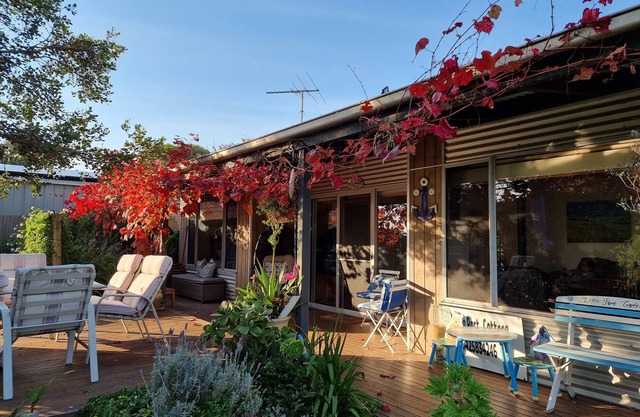 Little Port Cottage - Enjoy a bush setting and a beach around the corner