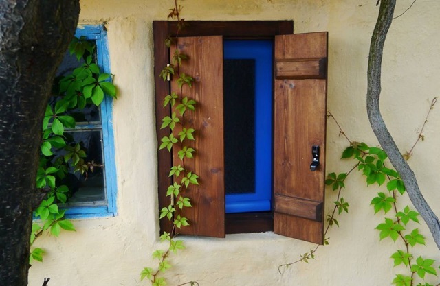 Little Yellow House With Beautiful Sea View