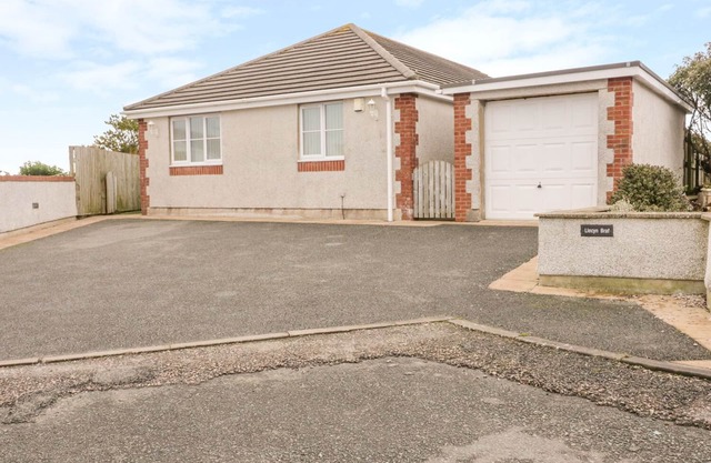 LLECYN BRAF, pet friendly, country holiday cottage in Amlwch