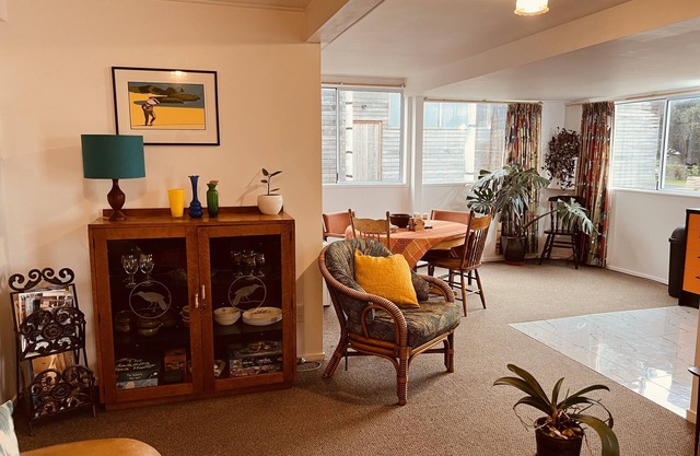 Lobbsters Lodgings - Wainui Beach Unit