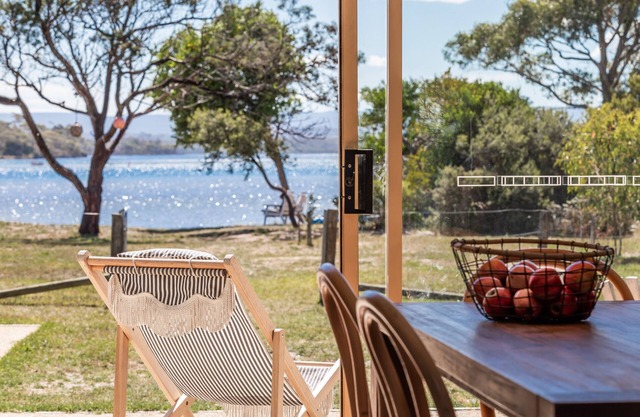 Lobster Pot Cabin, Beachfront Escape - Coles Bay