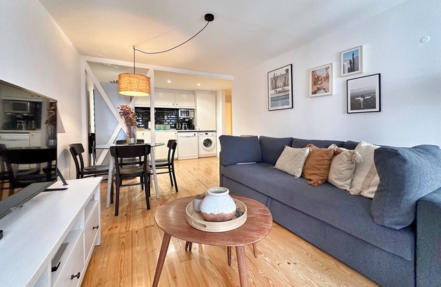 Local friendly up to 6 person apartment in the city center of Lisbon