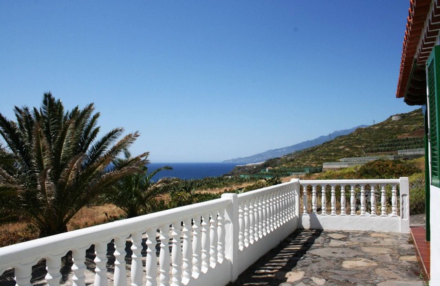 Located at sea level, privacy and sea views