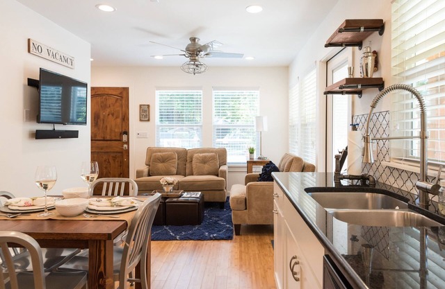 LOCATION- Clara Cottage is in the Heart of East Austin
