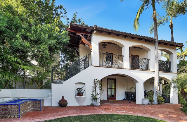 Location, Location, Location! Located In The Heart Of Beverly Hills