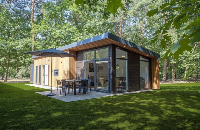Lodge in Bospark 't Wolfsven with Garden
