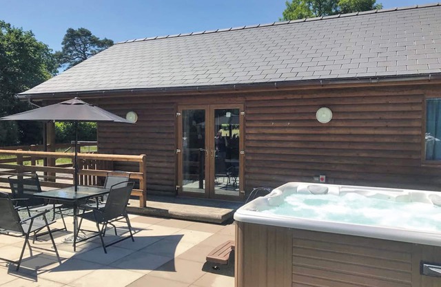 Lodge with fantastic contemporary styling.