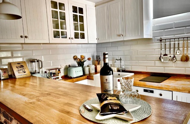 Loft de estilo industrial con jardín y garaje privados