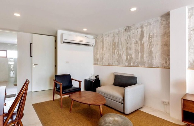 Loft comfortable style apartment 2 mins from BTS Phra Khanong up to 10 guests