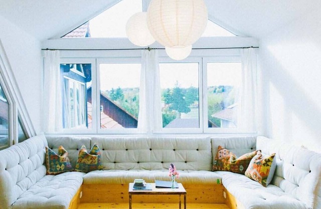 Lofty spacious apartment with natural flair and lake view