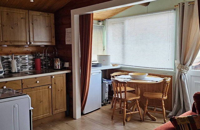 Log Cabin - Free Parking, Garden & pet Friendly