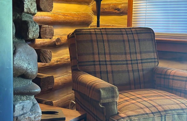 Log Cabin Retreat/Pet Friendly: Lake, Golf & Wine