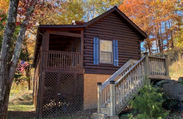 Log Cabin Walkable to Lake Lure & Chimney Rock - Blue Skies