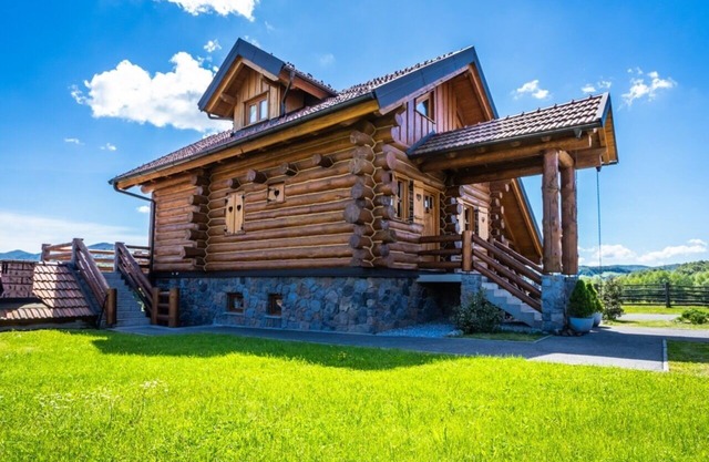 Log Home Mountain Mama - Charming Wooden Cottage with Wellness Amenities