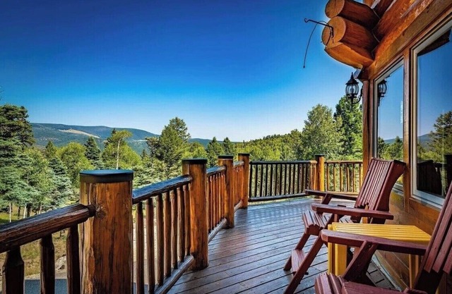Log Home w/50 private acres in Angel Fire/Infrared Sauna