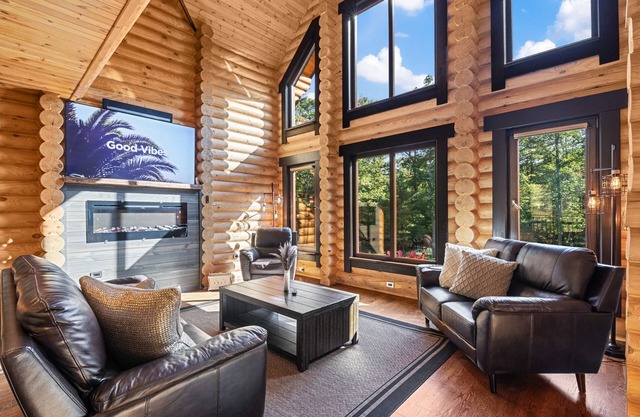 LOG HOUSE CHALET, VOLLEYBALL FIELD, SAUNA, HOT TUB