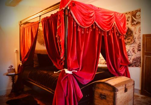 Logement insolite La cachette des Pirates, Jacuzzi, ciné et pop corn