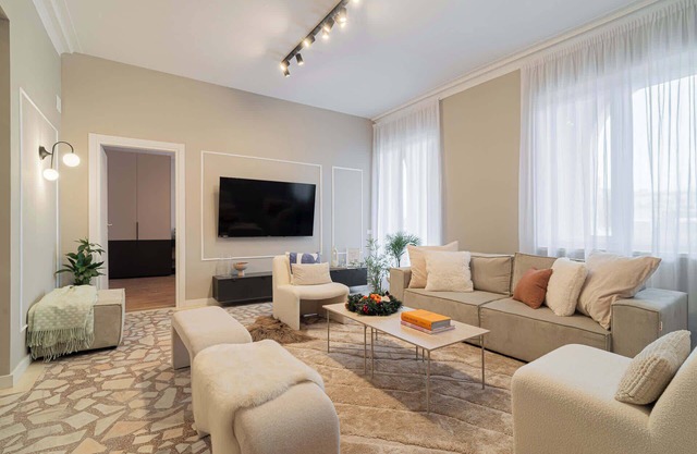 Loggia & Luxe 5BR Penthouse in Universitatii Arean