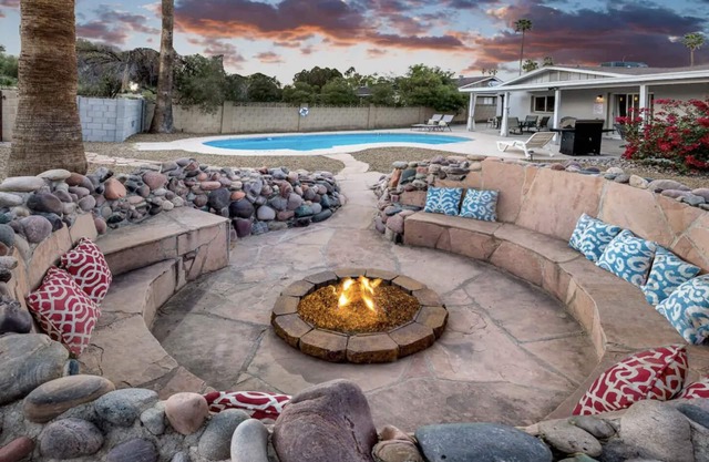 Loma Vista | Amazing Backyard Pool & Fire Pit
