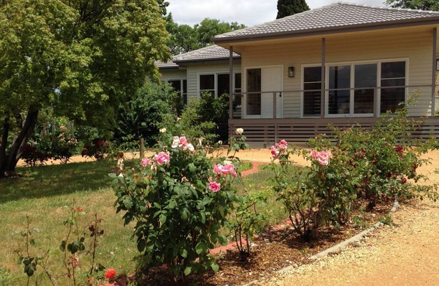 Lome Cottage - farmhouse amongst vines