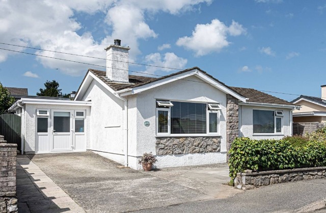 Lon Penrhyn - a bungalow that sleeps 4 guests in 2 bedrooms