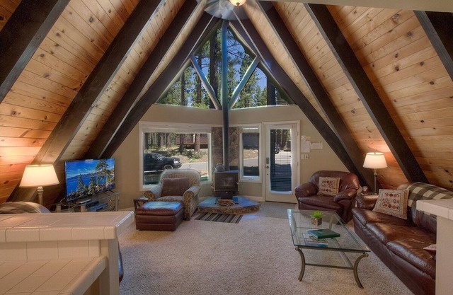Lone Indian Lodge 3 Bedroom Home by RedAwning