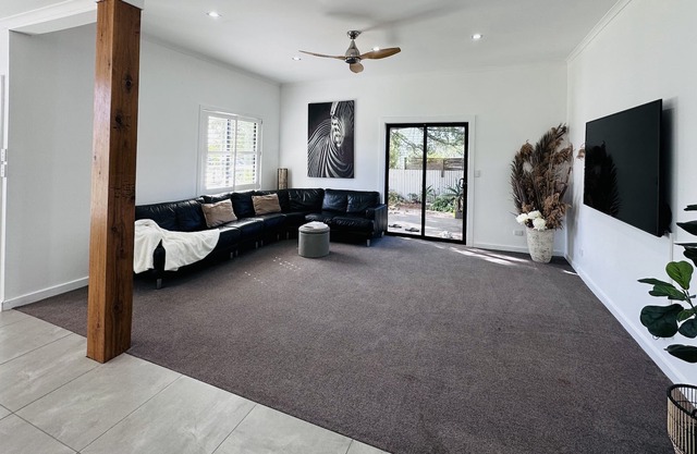 Lone Pine Horsham - pet friendly