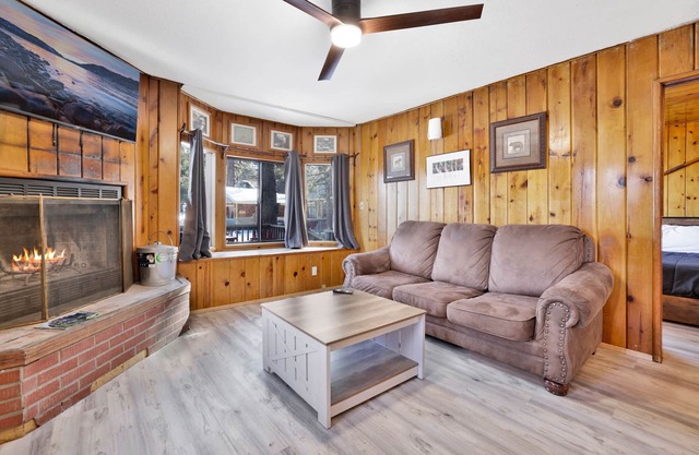 Lonepine Lakeview Family Cottage at Big Bear Lake