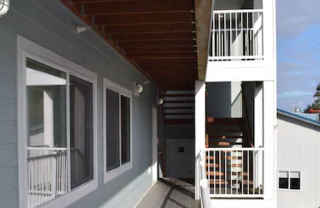 Longliner Lodge and Suites