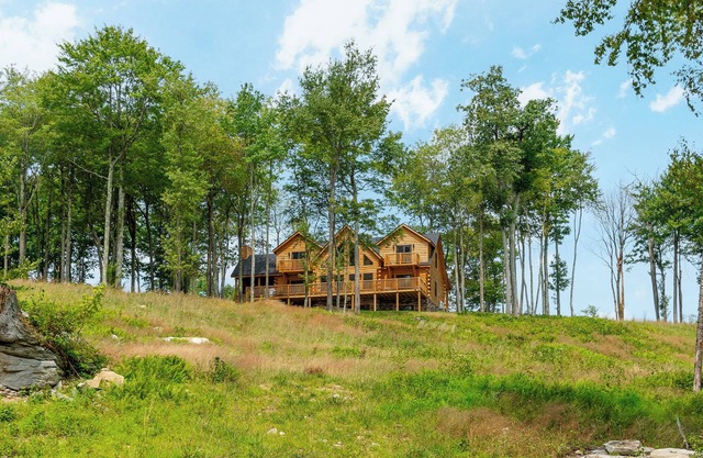 Longview Lodge | Hot Tub, Near Area Fun!