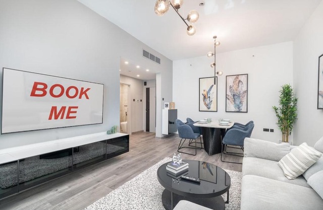 Look at me I'm cool & central