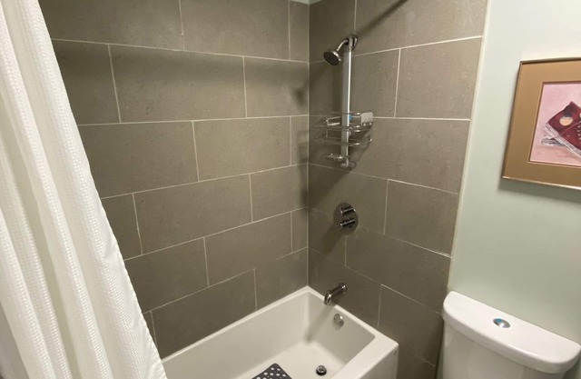 Look No Further! Cool Cape Cod-3 BR-2.5 Bath