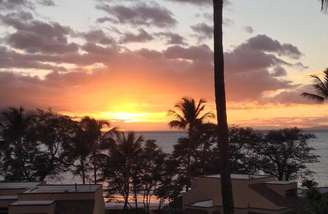 LOOKING FOR A LUXURY CONDO WITH FAB VIEWS? THIS IS IT! Located in Hotel Zone.