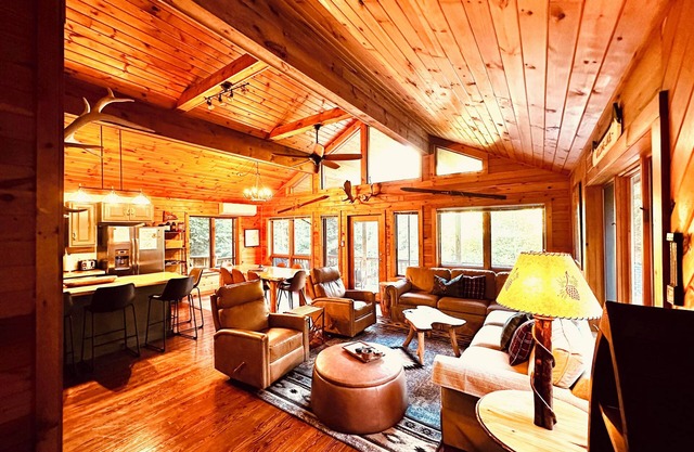 Loose Moose Lodge: Hot Tub, 4-Season Retreat Near Gore Mountain & Schroon Beach