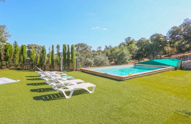 Los Chozos Cazalla de la Sierra by Ruralidays