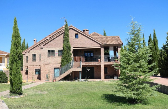 Los Cipreses Rural House. From 6 to 12 people