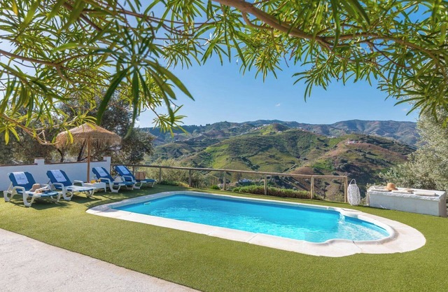 Los Olivos de Jaure El Borge by Ruralidays