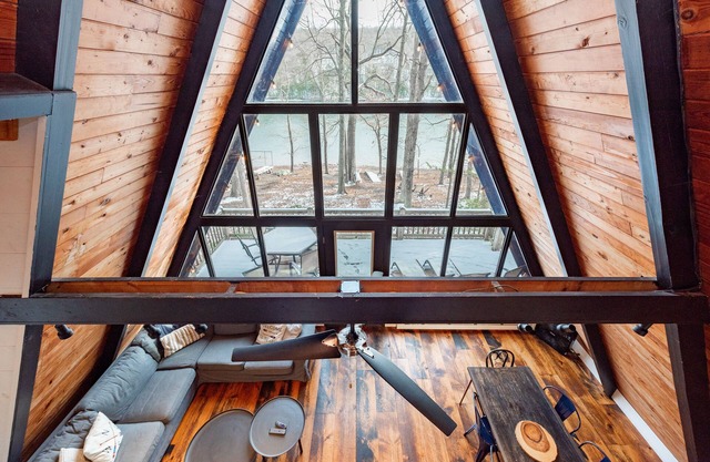 Lost and Found: Lakefront, Private Dock, Fire Pit, Ping Pong!