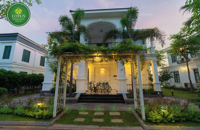 Lotus Hotel - Vuon vua