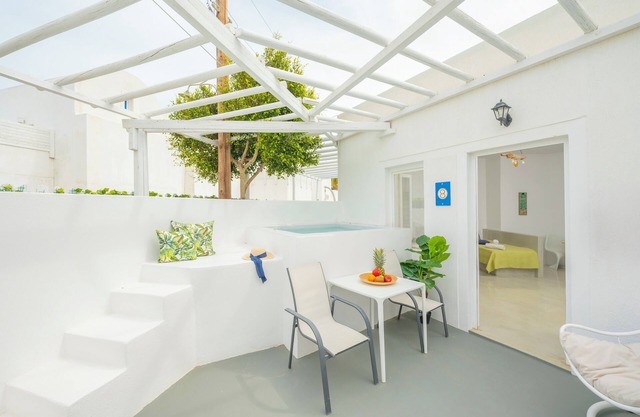 Loukas & Emma "Studio with hot tub"