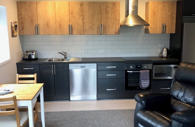 Lovely 1 bedroom - 1 bathroom unit. Self contained with full kitchen.