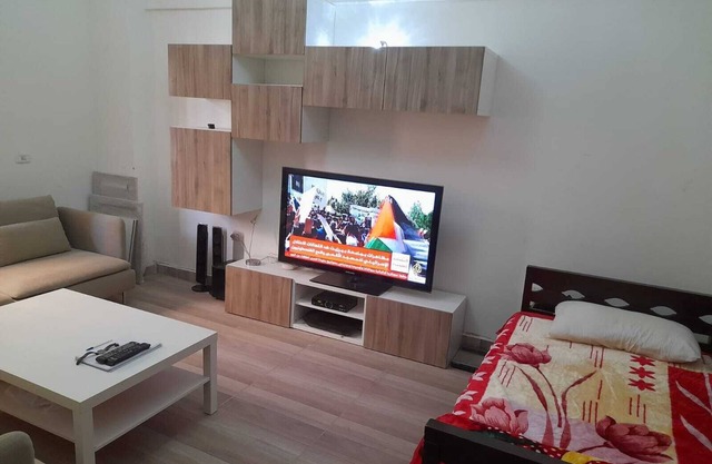 Lovely 2 Bedroom Home Super close from new Cairo ٍ شقة فندفية
