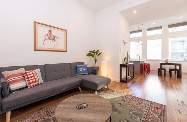 Lovely 2 Bedroom Rental with Parking